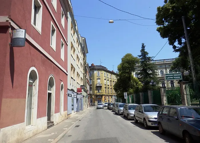 Apartment Center Pula